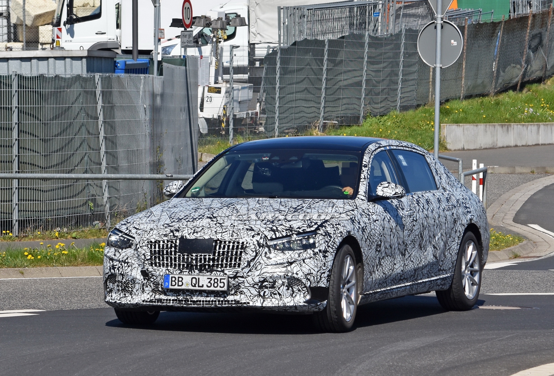 Mercedes Maybach S-Class 2021 sẽ có màn hình lớn mercedes maybach s class 2021 se co man hinh lon