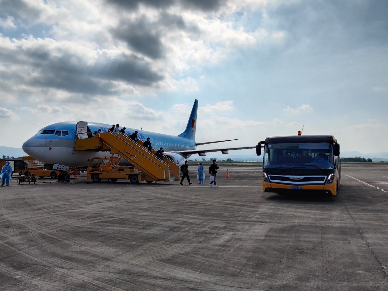 Sân bay Vân Đồn tiếp tục đón 340 chuyên gia Hàn Quốc theo quy trình đặc biệt