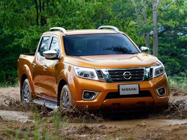 Nissan Navara giảm giá mạnh thanh lý xe tồn