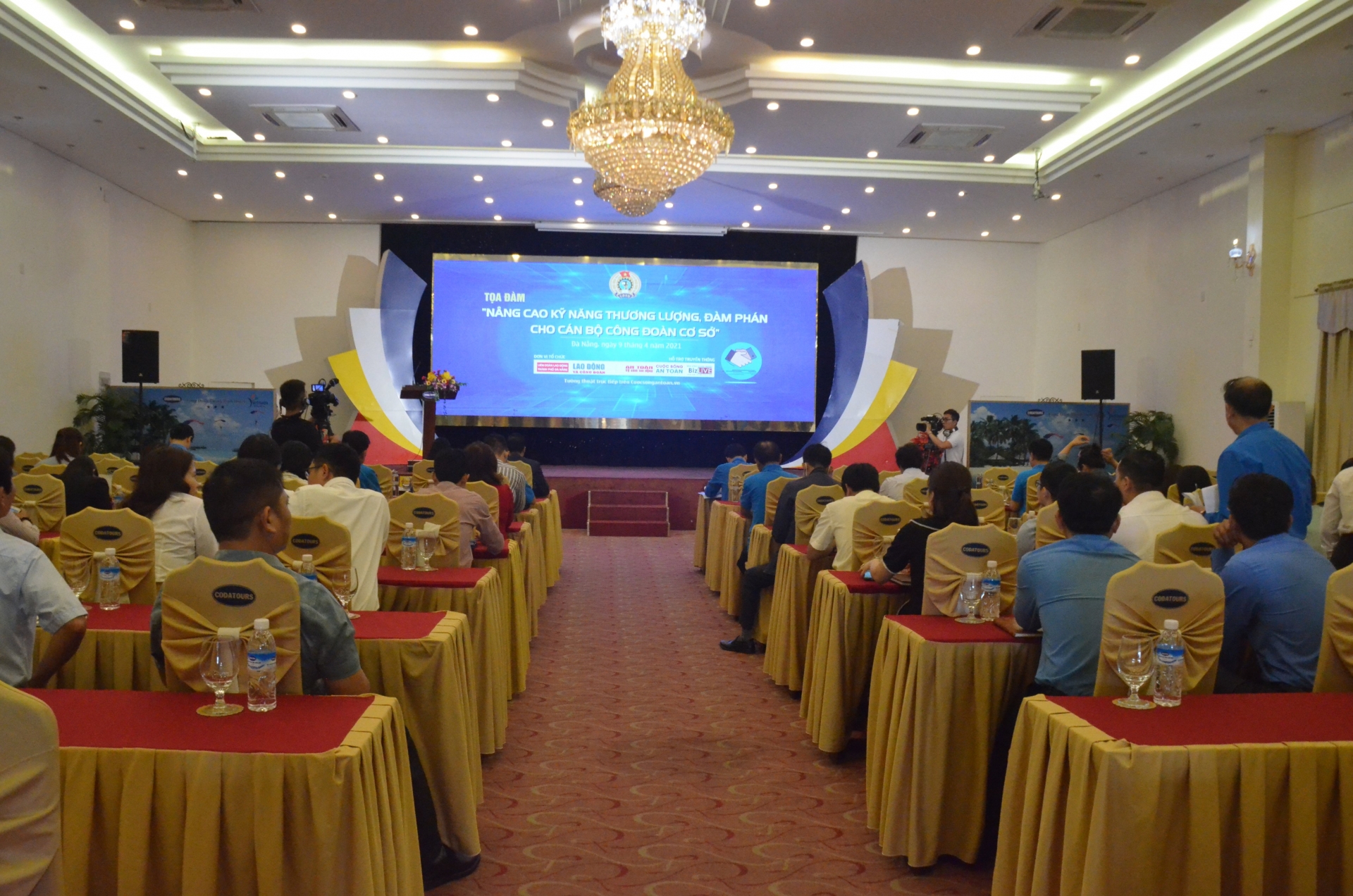 Tọa đàm "Nâng cao kỹ năng thương lượng, đàm phán cho cán bộ công đoàn cơ sở" Tọa đàm "Nâng cao kỹ năng thương lượng, đàm phán cho cán bộ công đoàn cơ sở"