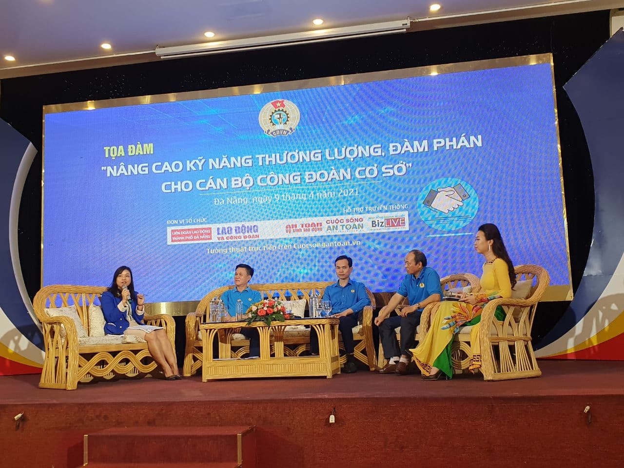 Tọa đàm "Nâng cao kỹ năng thương lượng, đàm phán cho cán bộ công đoàn cơ sở" Tọa đàm "Nâng cao kỹ năng thương lượng, đàm phán cho cán bộ công đoàn cơ sở"