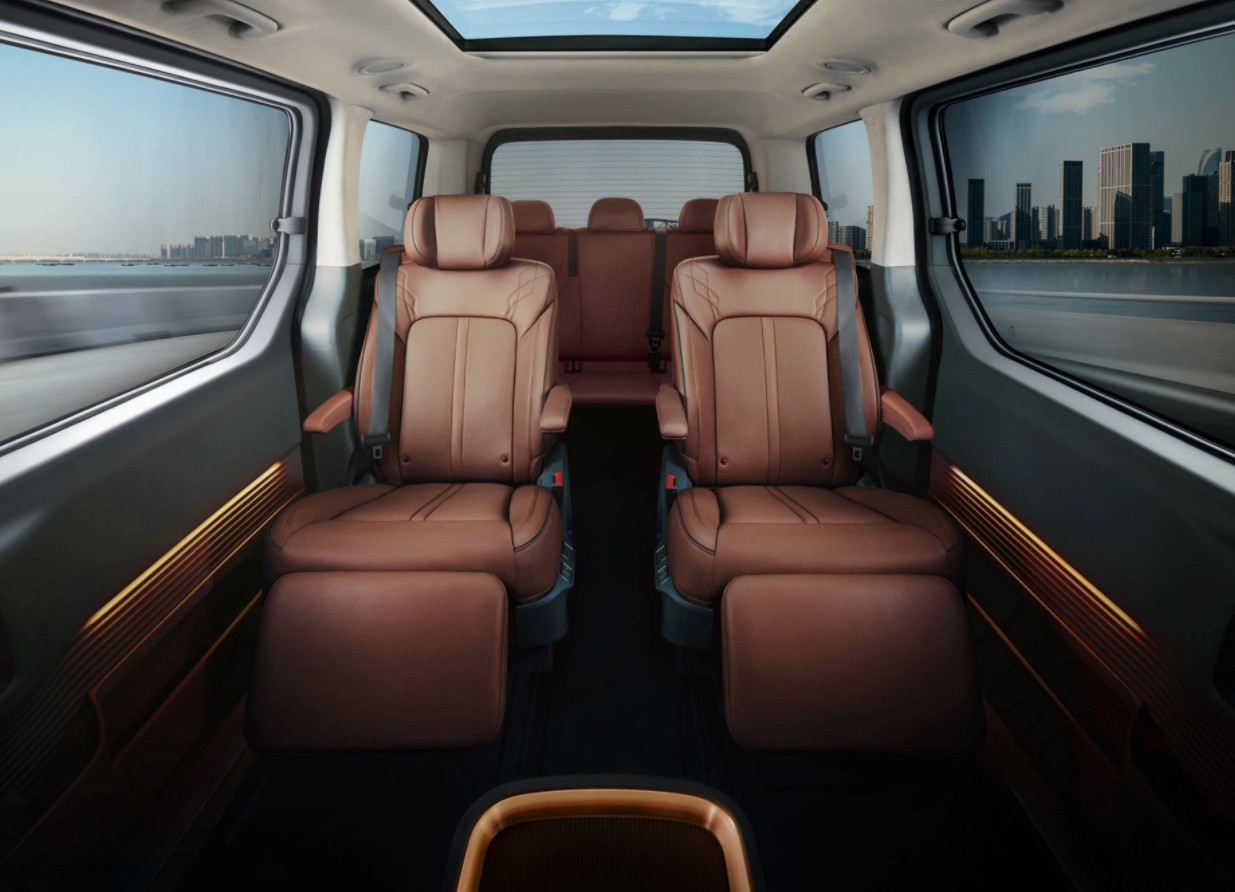 MPV cỡ lớn Hyundai Staria ra mắt