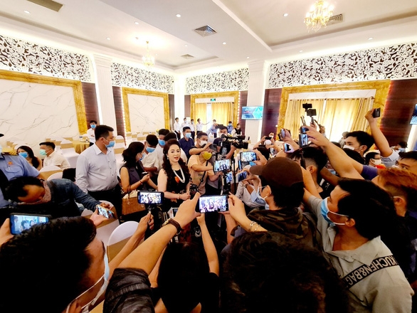 Bà Hằng bị phạt và chuyện “tu cái miệng” Bà Hằng bị phạt và chuyện “tu cái miệng”