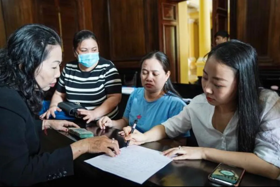 Vụ tài xế xe Mercedes tông nữ tiếp viên hàng không: Bồi thường trước 120 triệu Vụ tài xế xe Mercedes tông nữ tiếp viên hàng không: Bồi thường trước 120 triệu