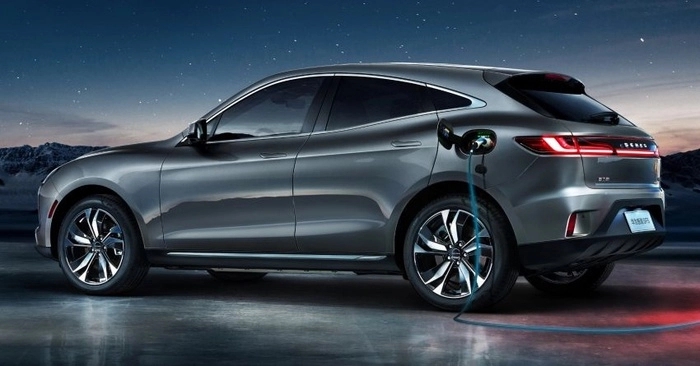 Huawei ra mắt ô tô điện đầu tiên