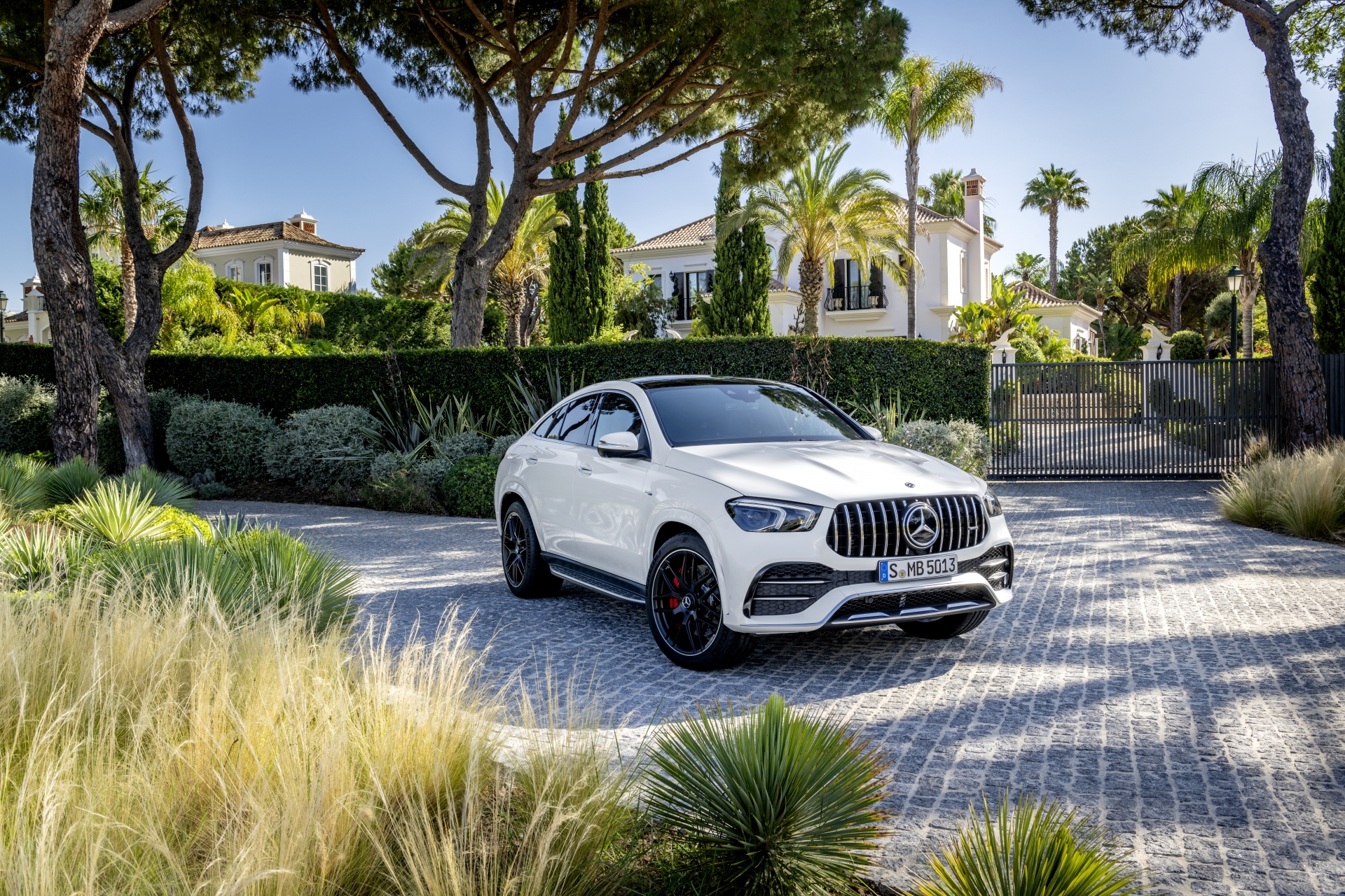 Mercedes-AMG GLE 53 4MATIC+ Coupé được bán tại Việt Nam với 5,349 tỷ đồng Mercedes-AMG GLE 53 4MATIC+ Coupé được bán tại Việt Nam với 5,349 tỷ đồng