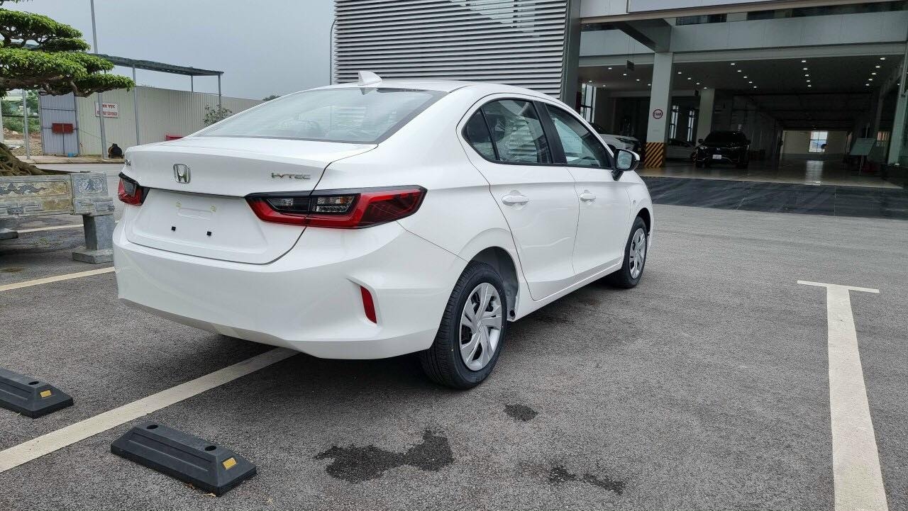 Honda City E giá 499 triệu về đại lý