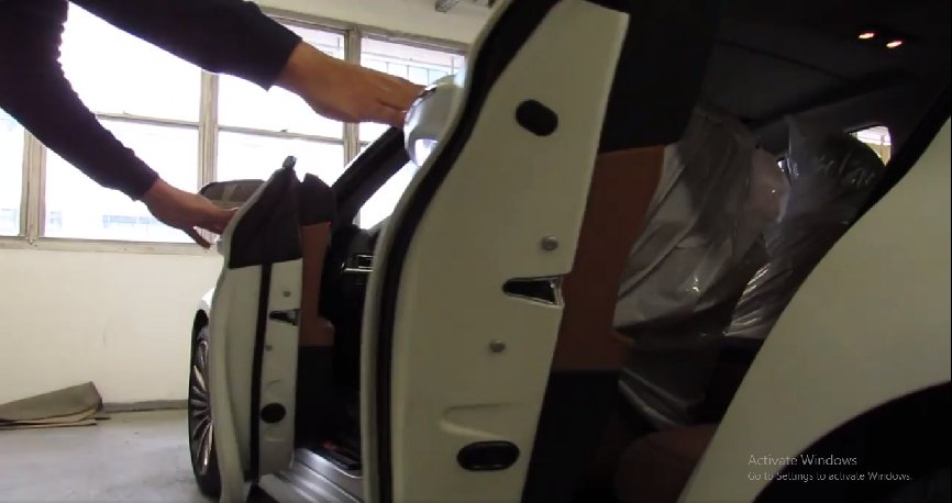 Jaguar Land Rover bị kiện vì cửa hít gây thương tích cho người dùng jaguar land rover bi kien vi cua hit gay thuong tich cho nguoi dung