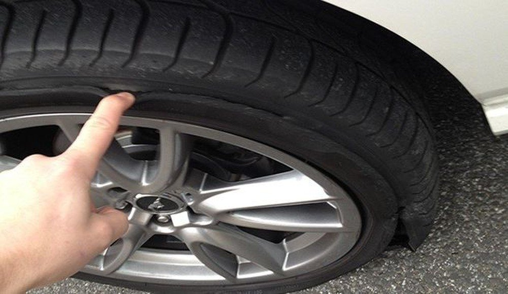 5 luu y giup o to khong bi no lop duoi troi nang