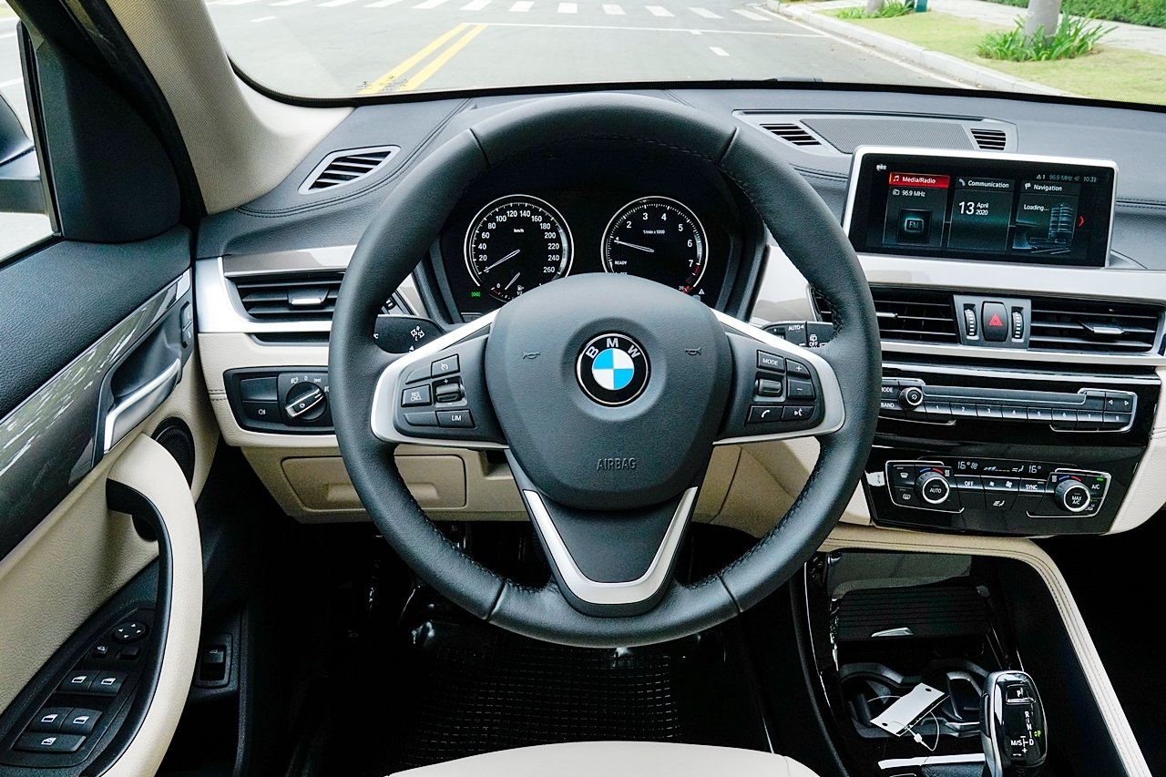 can canh bmw x1 2020 gia 18 ty dong