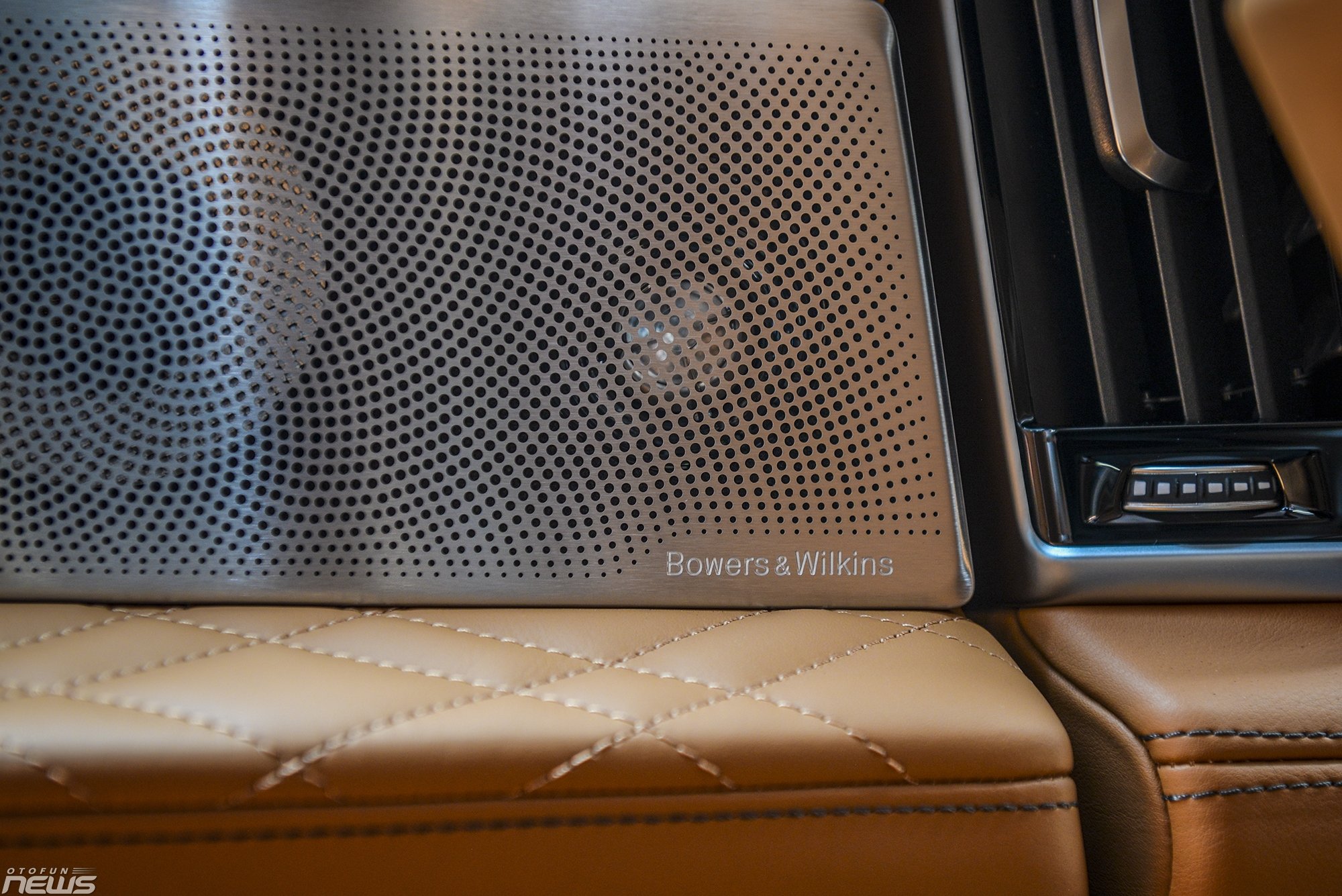 bmw 740li pure excellence sedan hang sang cho nhung ong chu dich thuc