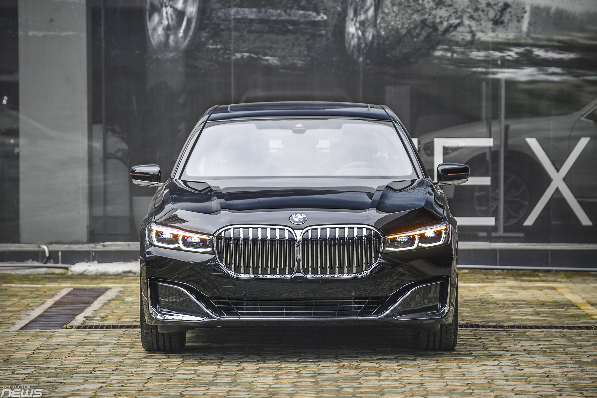 bmw 740li pure excellence sedan hang sang cho nhung ong chu dich thuc