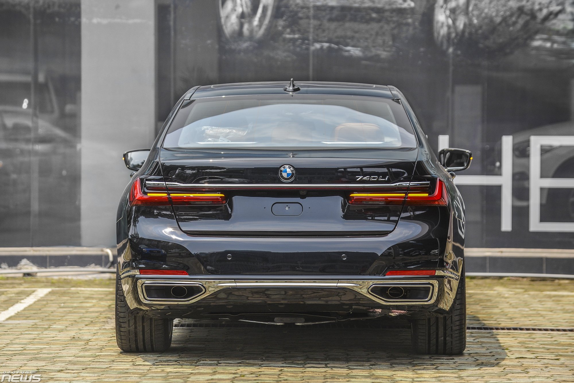 bmw 740li pure excellence sedan hang sang cho nhung ong chu dich thuc