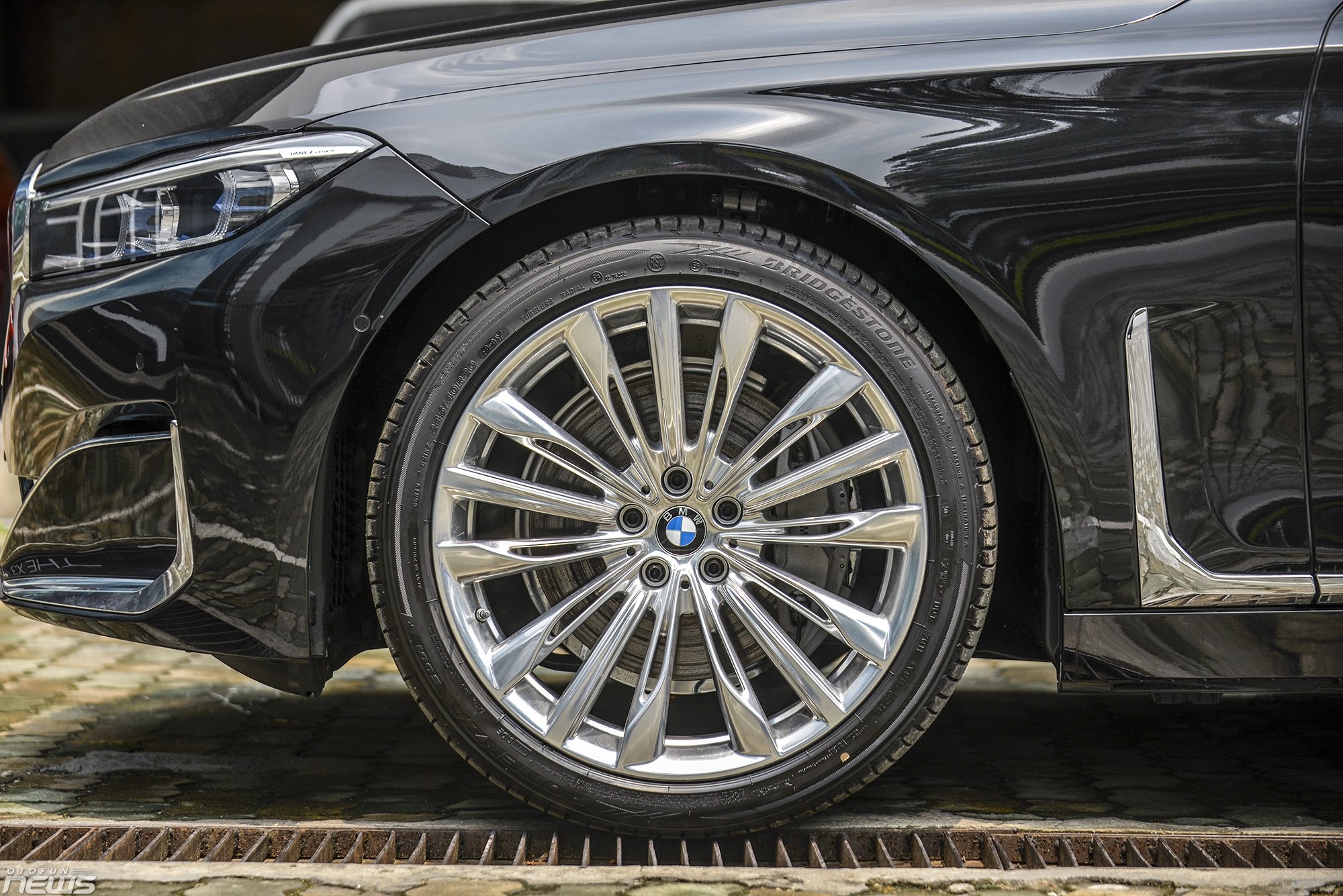 bmw 740li pure excellence sedan hang sang cho nhung ong chu dich thuc