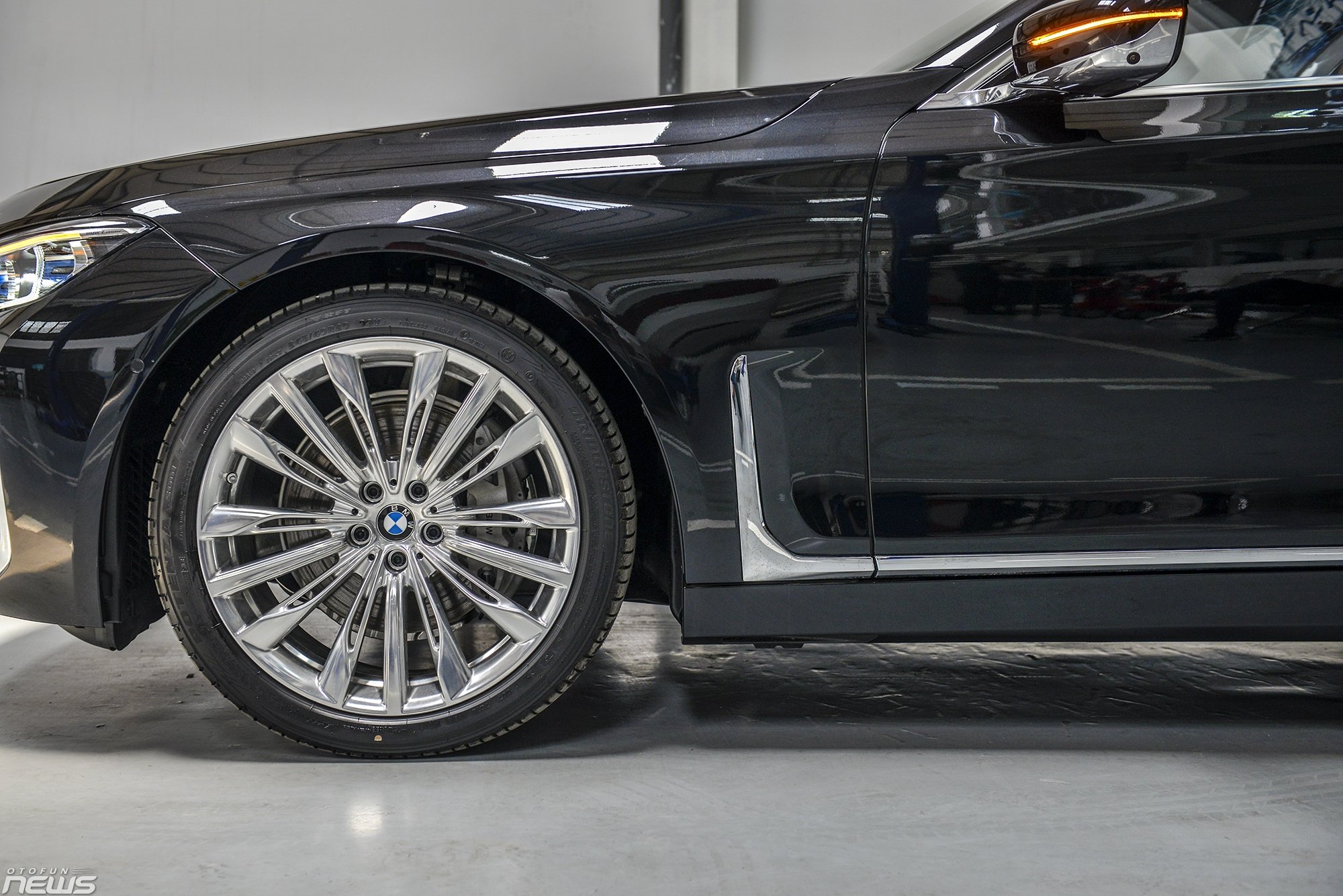 bmw 740li pure excellence sedan hang sang cho nhung ong chu dich thuc