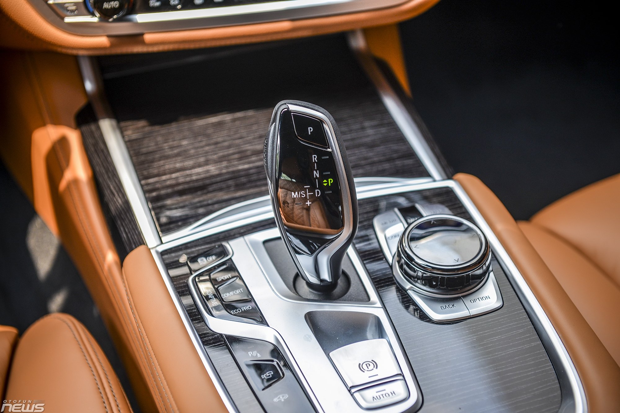 bmw 740li pure excellence sedan hang sang cho nhung ong chu dich thuc