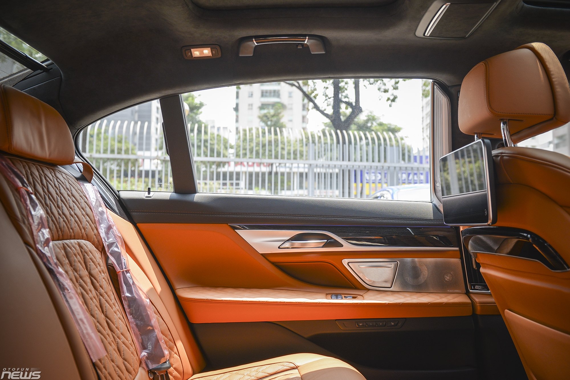 bmw 740li pure excellence sedan hang sang cho nhung ong chu dich thuc