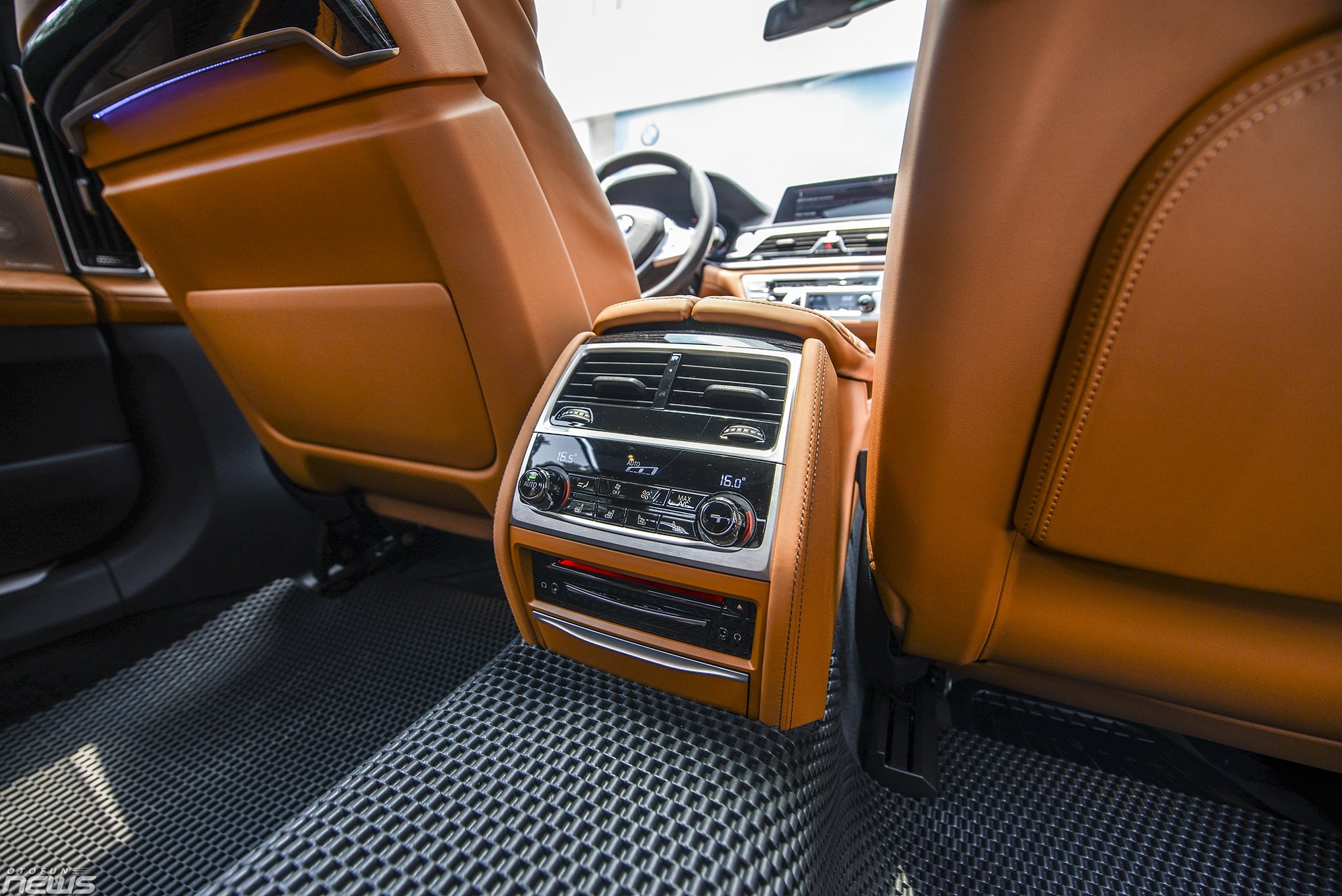 bmw 740li pure excellence sedan hang sang cho nhung ong chu dich thuc