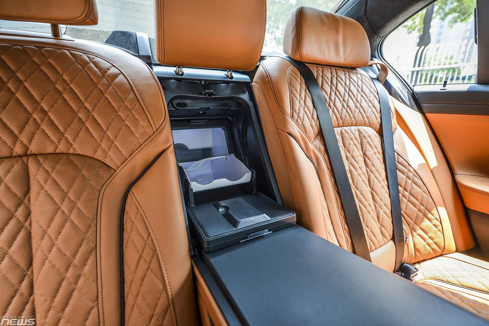 bmw 740li pure excellence sedan hang sang cho nhung ong chu dich thuc