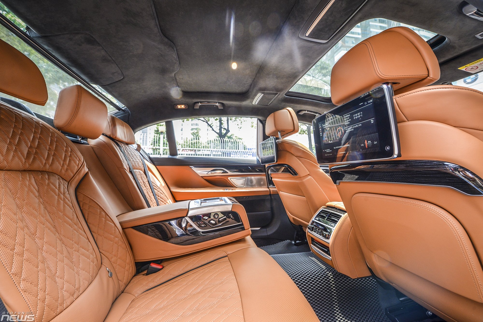 bmw 740li pure excellence sedan hang sang cho nhung ong chu dich thuc