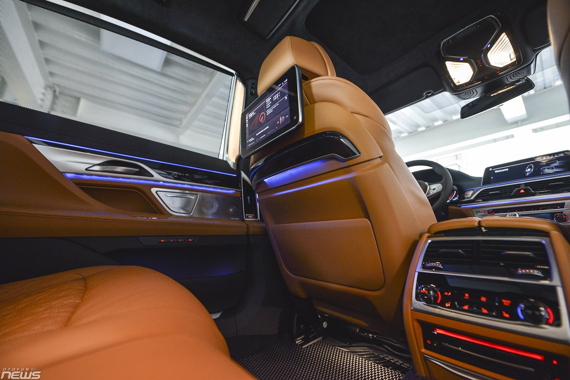 bmw 740li pure excellence sedan hang sang cho nhung ong chu dich thuc