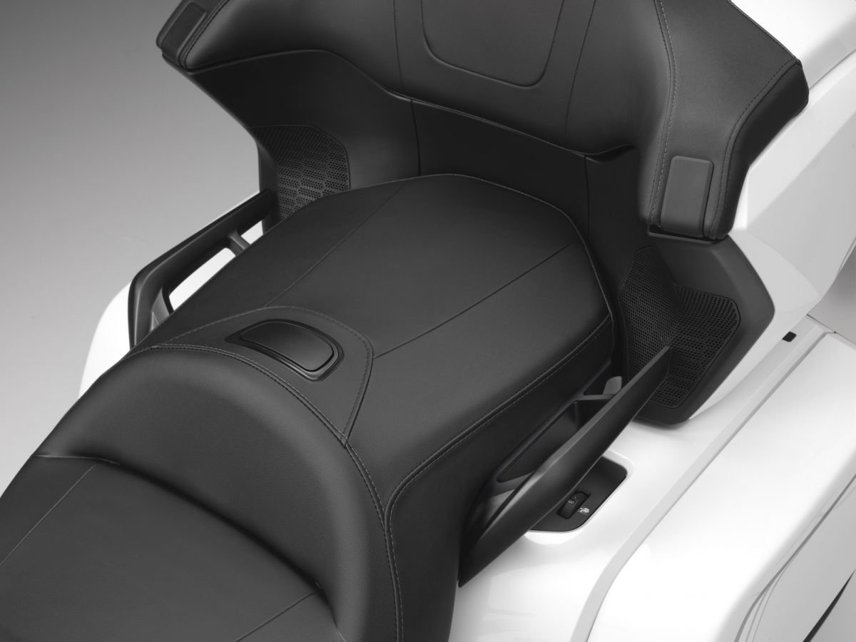 honda gold wing 2020 duoc trang bi ket noi android auto