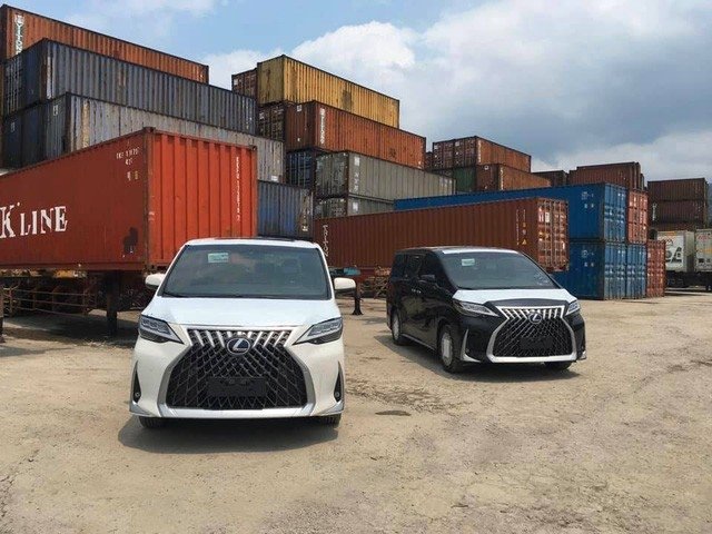 mpv hang sang lexus lm dat chan den viet nam