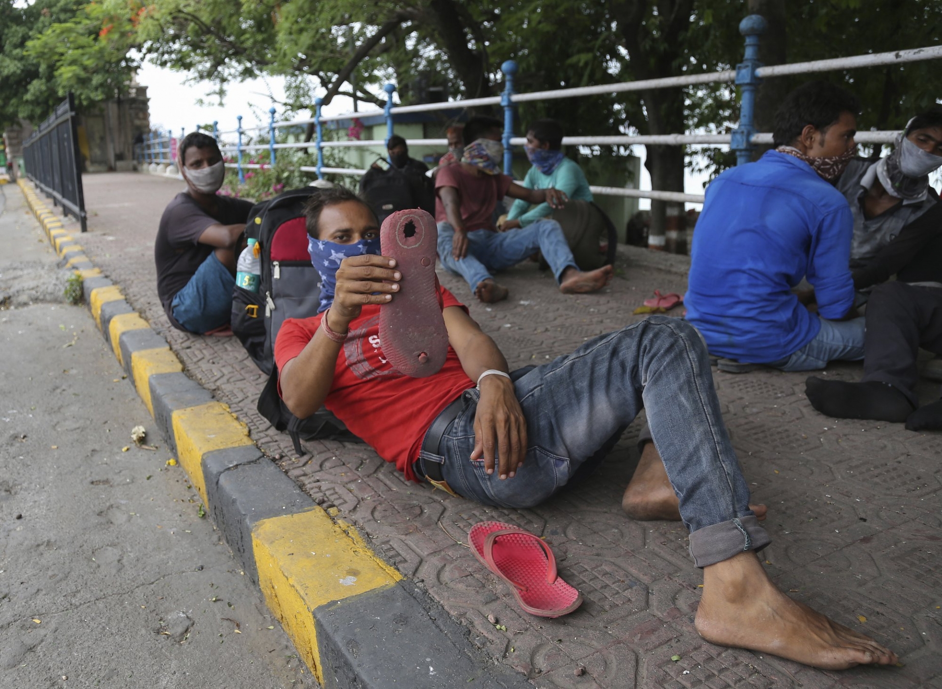 an do hang chuc nghin nguoi lao dong bo pho ve que vi covid 19