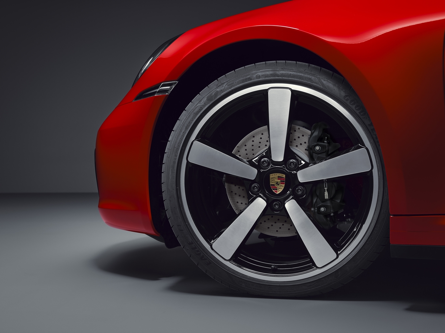 Porsche 911 Targa ra mắt, công suất 380 - 445 mã lực porsche 911 targa ra mat cong suat 380 445 ma luc