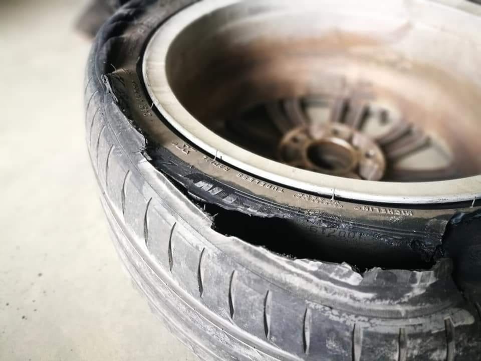 "Lốp sinh ra để hỏng, để thay... đừng tiếc" lop sinh ra de hong de thay dung tiec