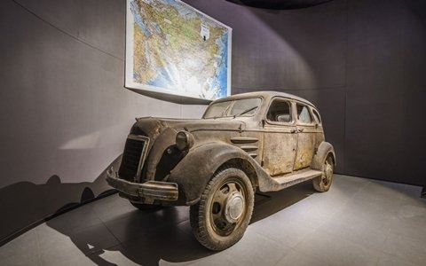 co the ban chua biet chiec xe hoi dau tien cua toyota aa co vo lang ben tay trai