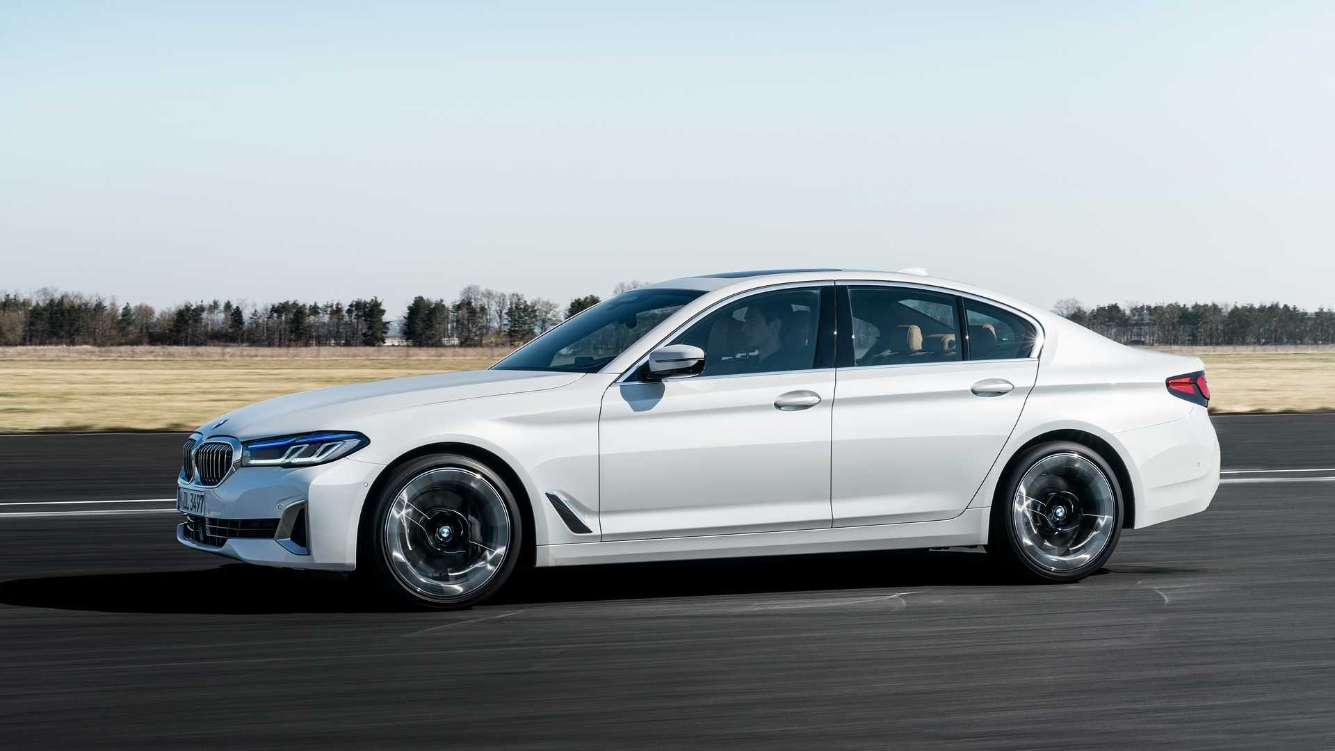 ra mat bmw 5 series moi them phien ban hybrid gia ban tu 54200 usd