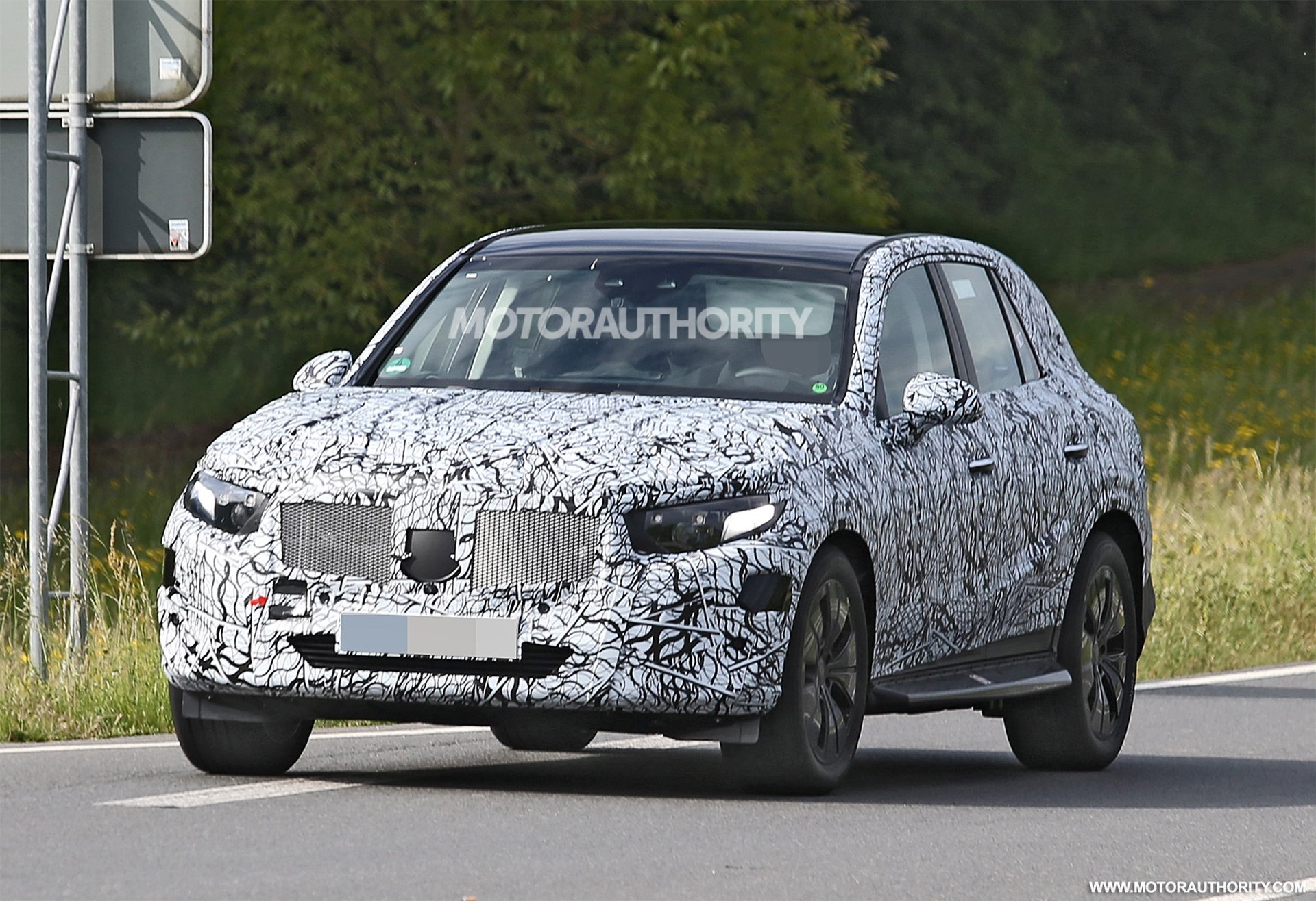 xe an khach mercedes glc the he moi lan dau tien lo dien