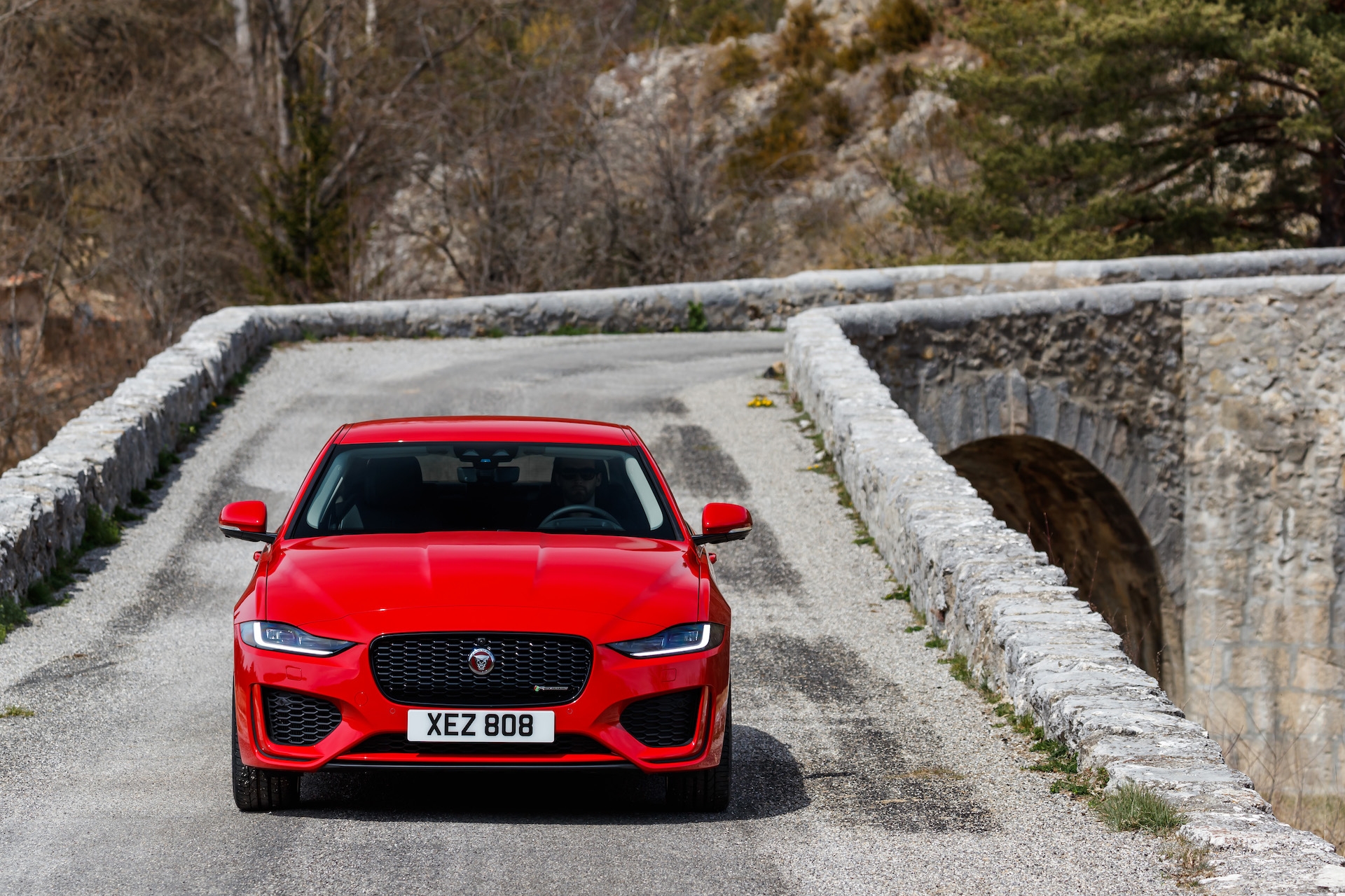 jaguar xe 2020 tai dinh nghia ve sedan the thao hang sang