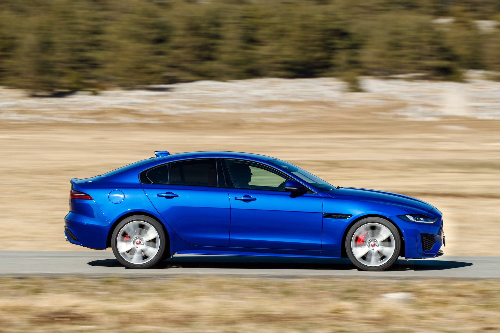 jaguar xe 2020 tai dinh nghia ve sedan the thao hang sang