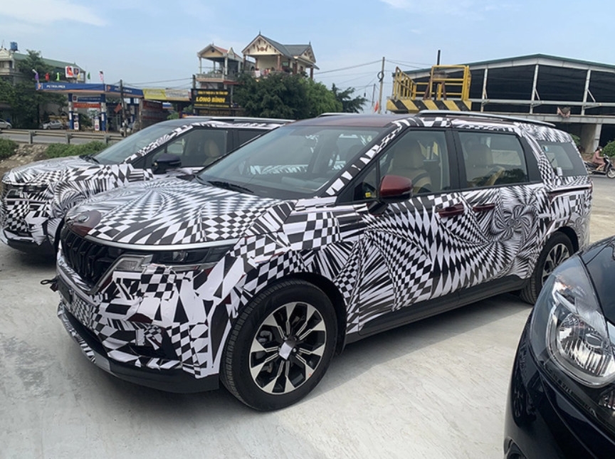 Kia Sedona mới xuất hiện trong lớp nguỵ trang, hé lộ nhiều thông tin quan trọng