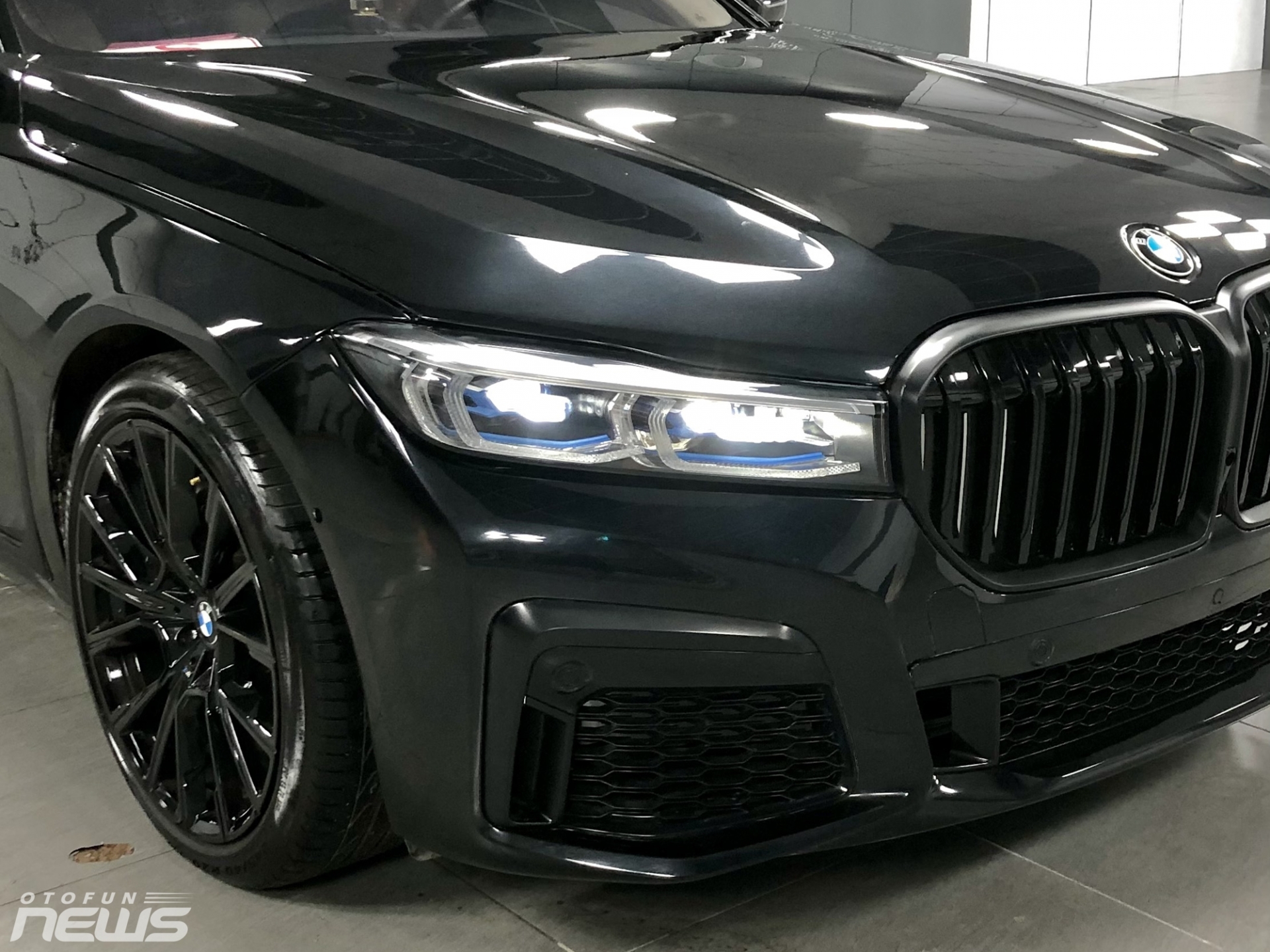 Thợ Việt "phẫu thuật" BMW 760Li trẻ hóa 10 năm tuổi chỉ với 550 triệu đồng Thợ Việt "phẫu thuật" BMW 760Li trẻ hóa 10 năm tuổi chỉ với 550 triệu đồng