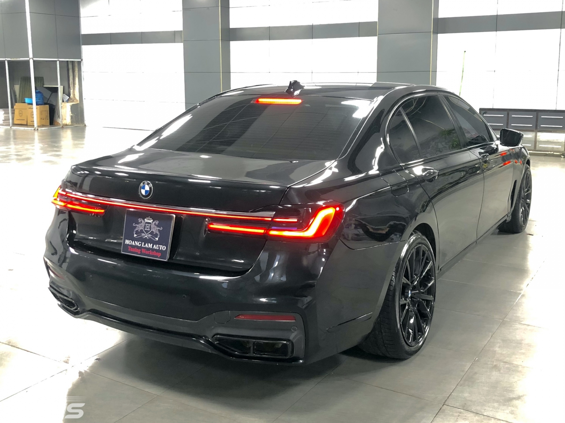 Thợ Việt "phẫu thuật" BMW 760Li trẻ hóa 10 năm tuổi chỉ với 550 triệu đồng Thợ Việt "phẫu thuật" BMW 760Li trẻ hóa 10 năm tuổi chỉ với 550 triệu đồng