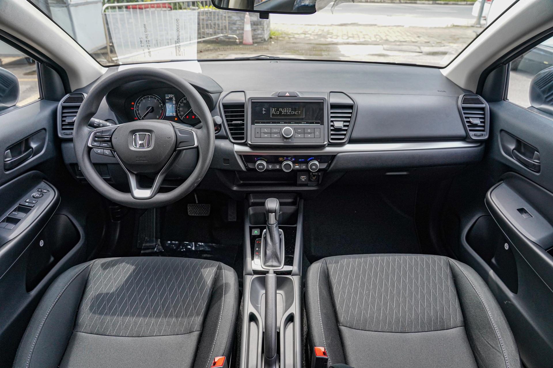 Cận cảnh Honda City E giá rẻ chỉ 499 triệu Cận cảnh Honda City E giá rẻ chỉ 499 triệu