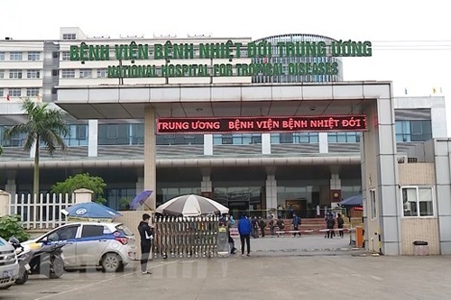 Thêm 20 ca dương tính, phun khử trùng tiêu độc tại Bệnh viện Bệnh Nhiệt đới Trung ương Thêm 20 ca dương tính, phun khử trùng tiêu độc tại Bệnh viện Bệnh Nhiệt đới Trung ương