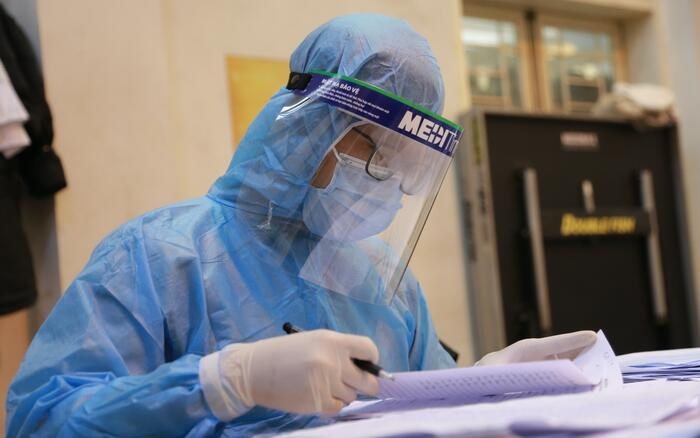 Thêm 20 ca dương tính, phun khử trùng tiêu độc tại Bệnh viện Bệnh Nhiệt đới Trung ương Thêm 20 ca dương tính, phun khử trùng tiêu độc tại Bệnh viện Bệnh Nhiệt đới Trung ương