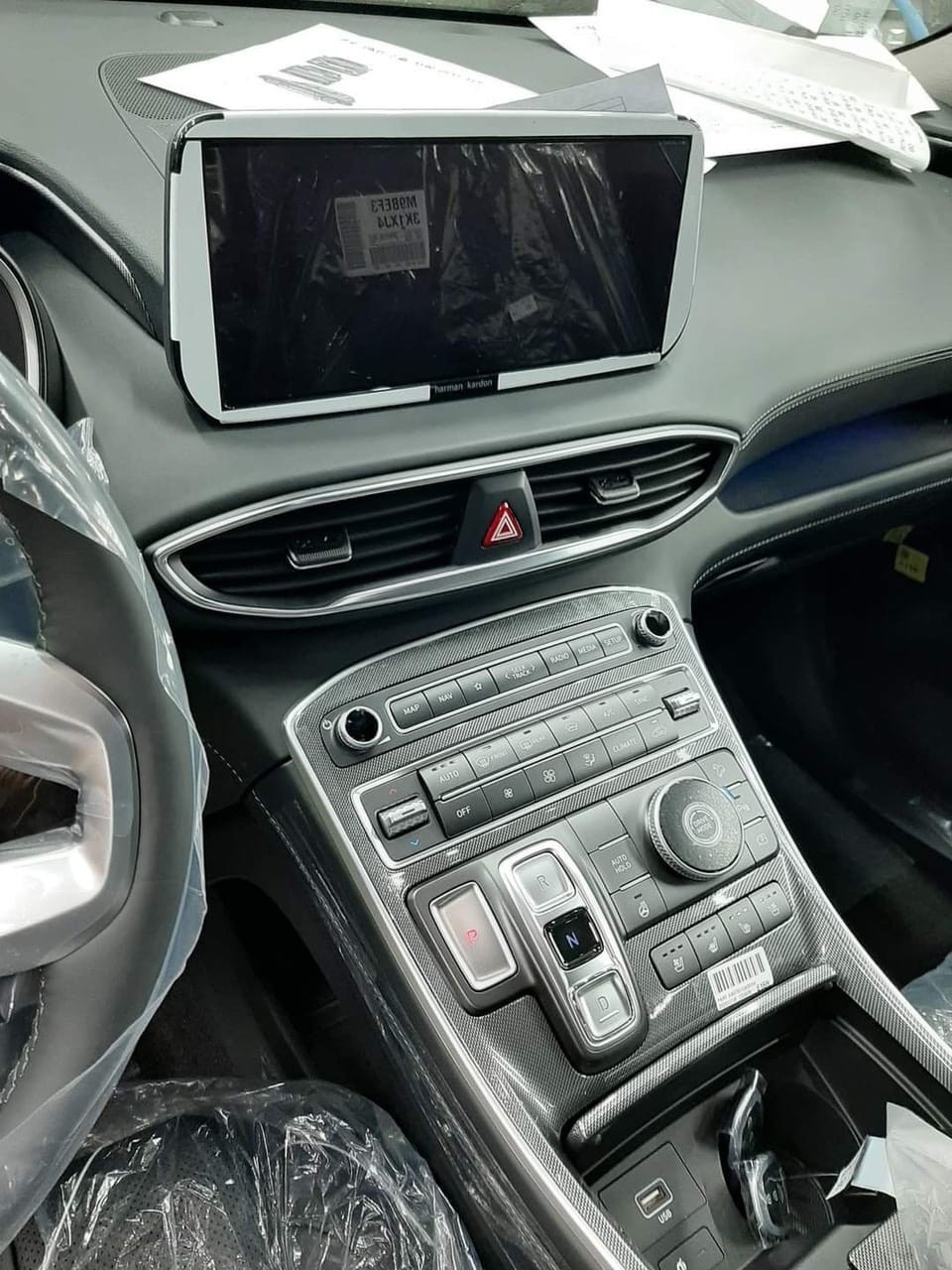 Rục rịch có bản mới, Hyundai Santa Fe vẫn bán được hơn 850 xe trong tháng 4 Rục rịch có bản mới, Hyundai Santa Fe vẫn bán được hơn 850 xe trong tháng 4