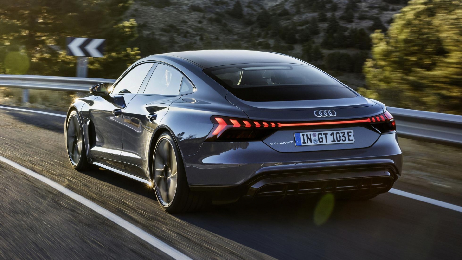 Audi e-tron GT 2022 có giá từ 2,7 tỉ đồng Audi e-tron GT 2022 có giá từ 2,7 tỉ đồng