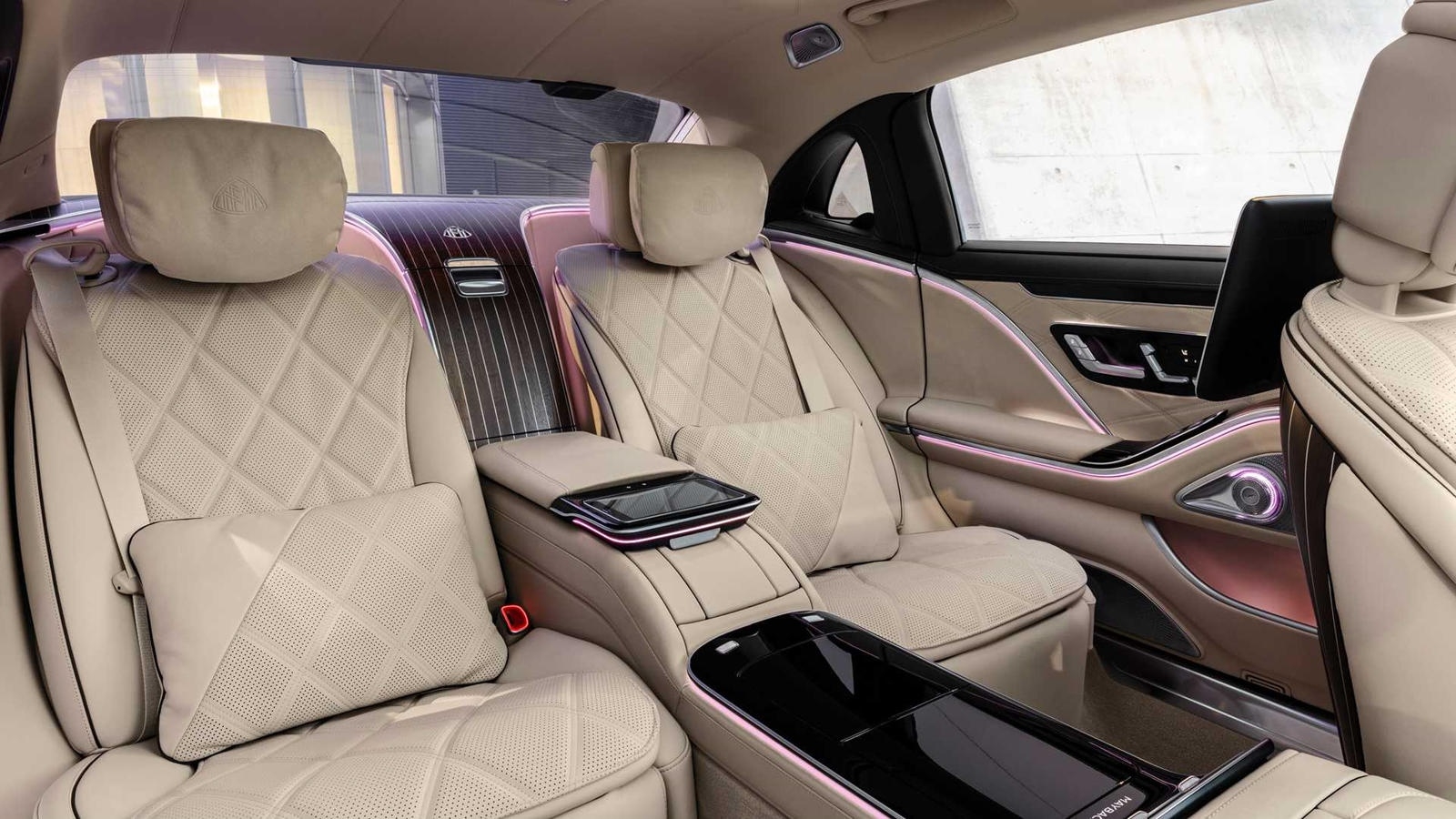 Mercedes-Maybach S 650 2022 vẫn sử dụng động cơ V12