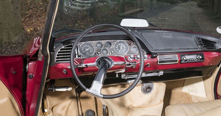 Những thiết kế vô lăng xấu nhất mọi thời đại Những thiết kế vô lăng xấu nhất mọi thời đại