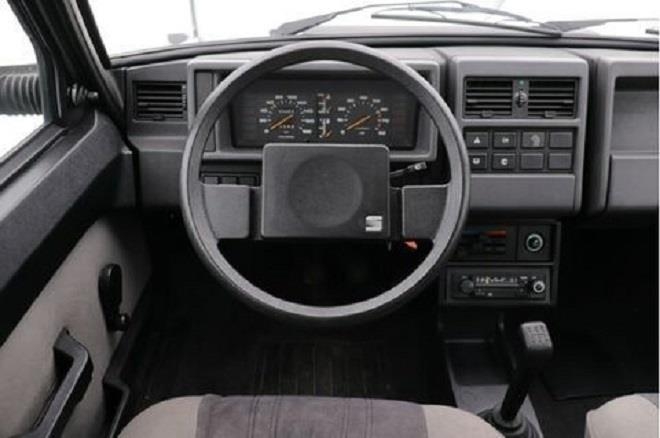 Những thiết kế vô lăng xấu nhất mọi thời đại Những thiết kế vô lăng xấu nhất mọi thời đại