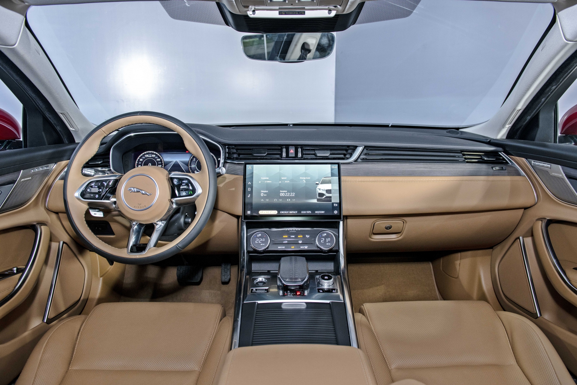 Jaguar Việt Nam ra mắt bộ đôi xe sang mới