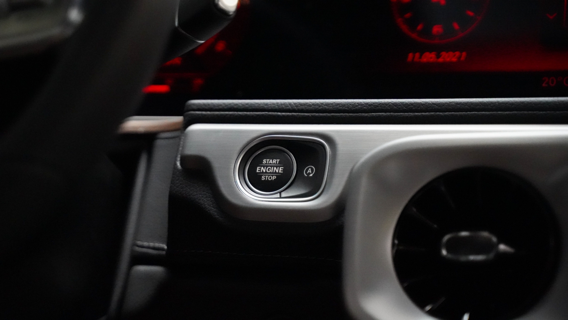 Cận cảnh Mercedes Benz G-class 'giá rẻ' đầu tiên về Việt Nam