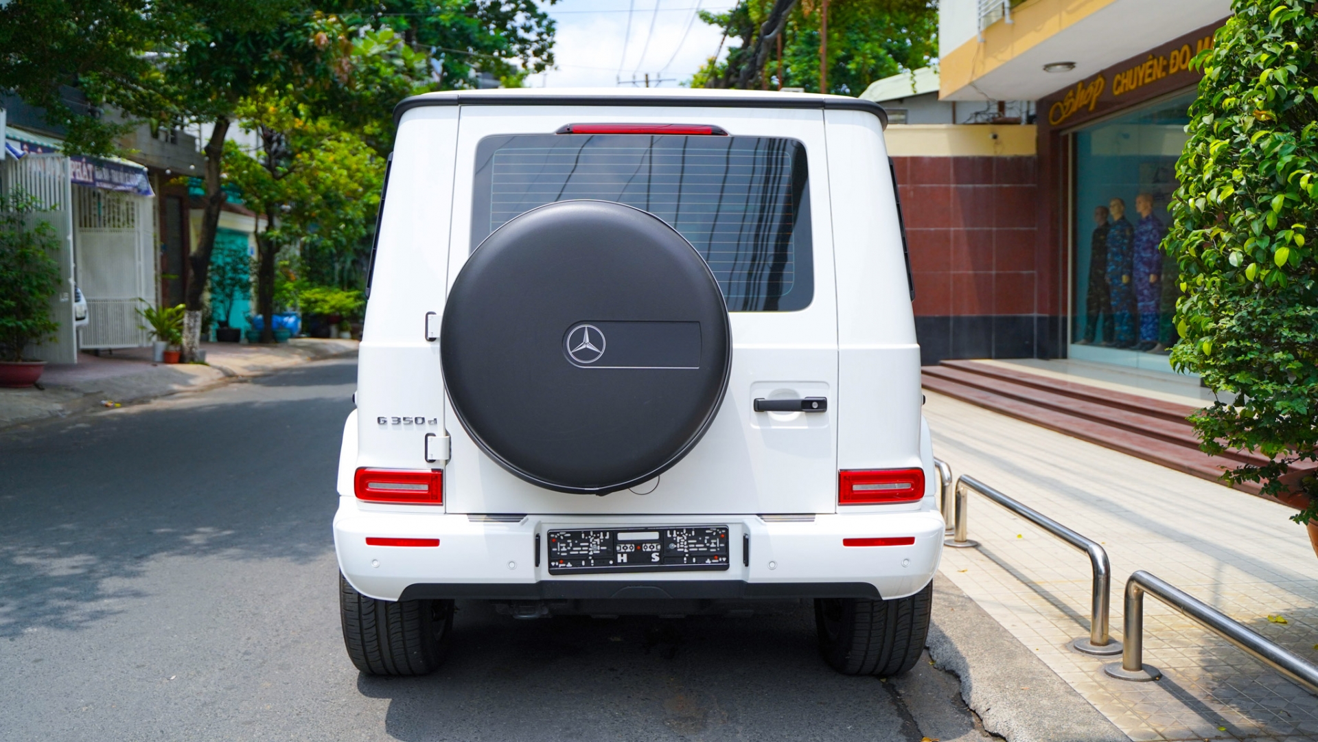 Cận cảnh Mercedes-Benz G-class 'giá rẻ' đầu tiên về Việt Nam