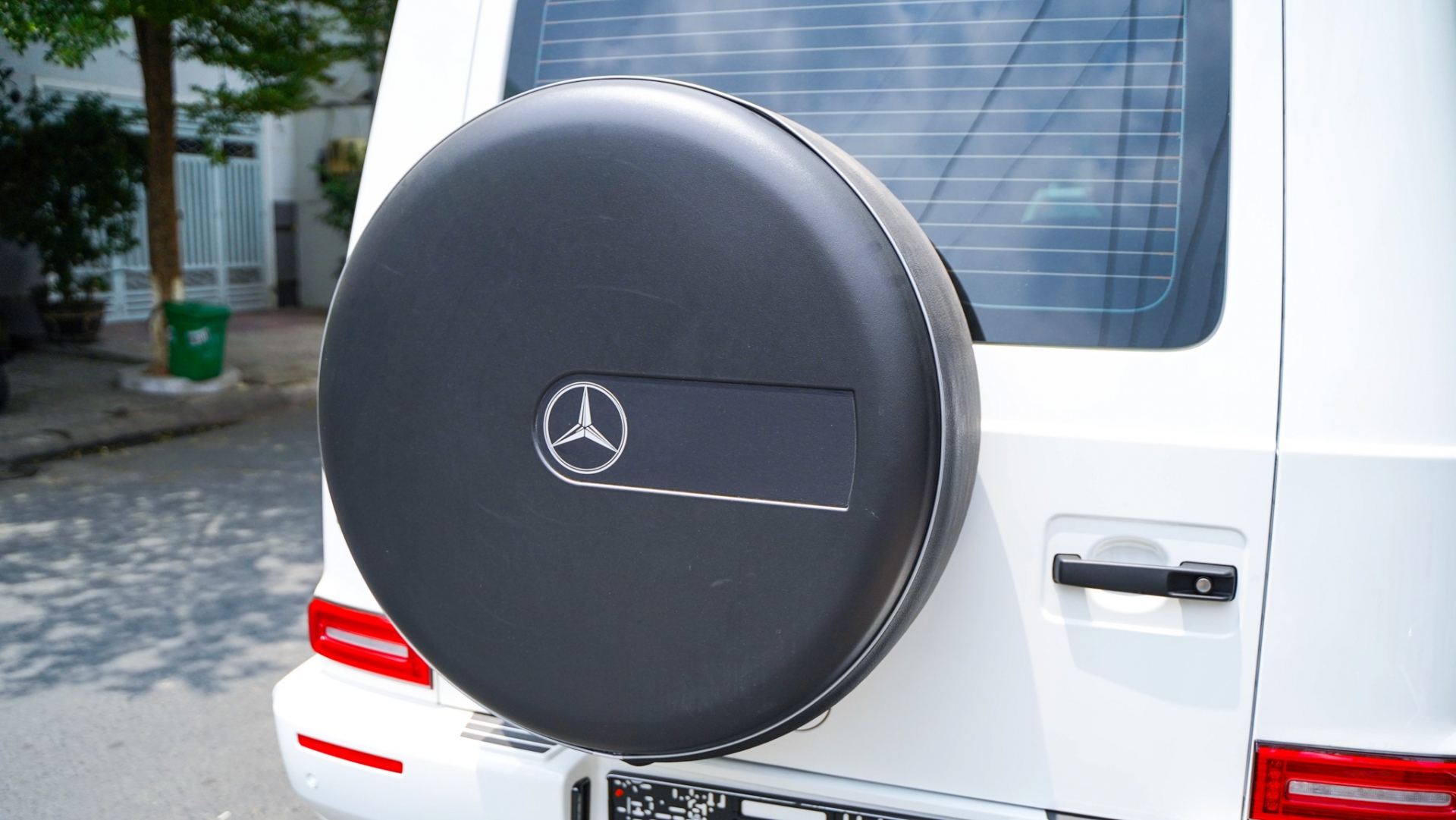 Cận cảnh Mercedes Benz G-class 'giá rẻ' đầu tiên về Việt Nam